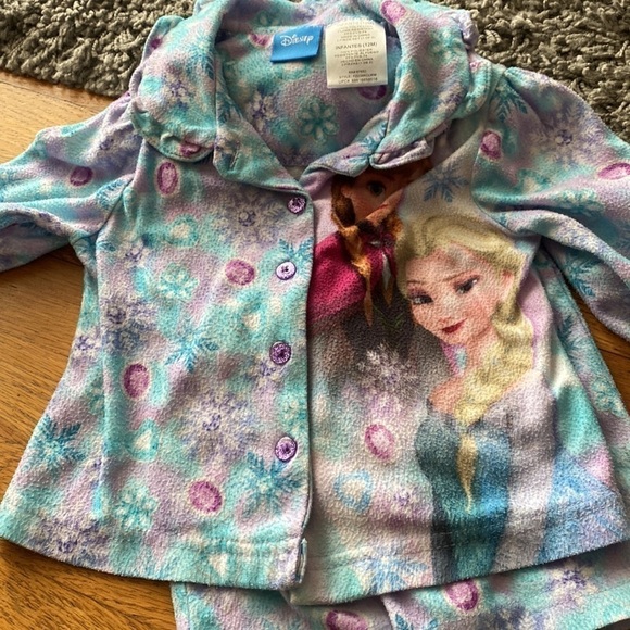 Baby Girl Bundle of Onesies and Pajamas Size 12 months - Picture 15 of 15